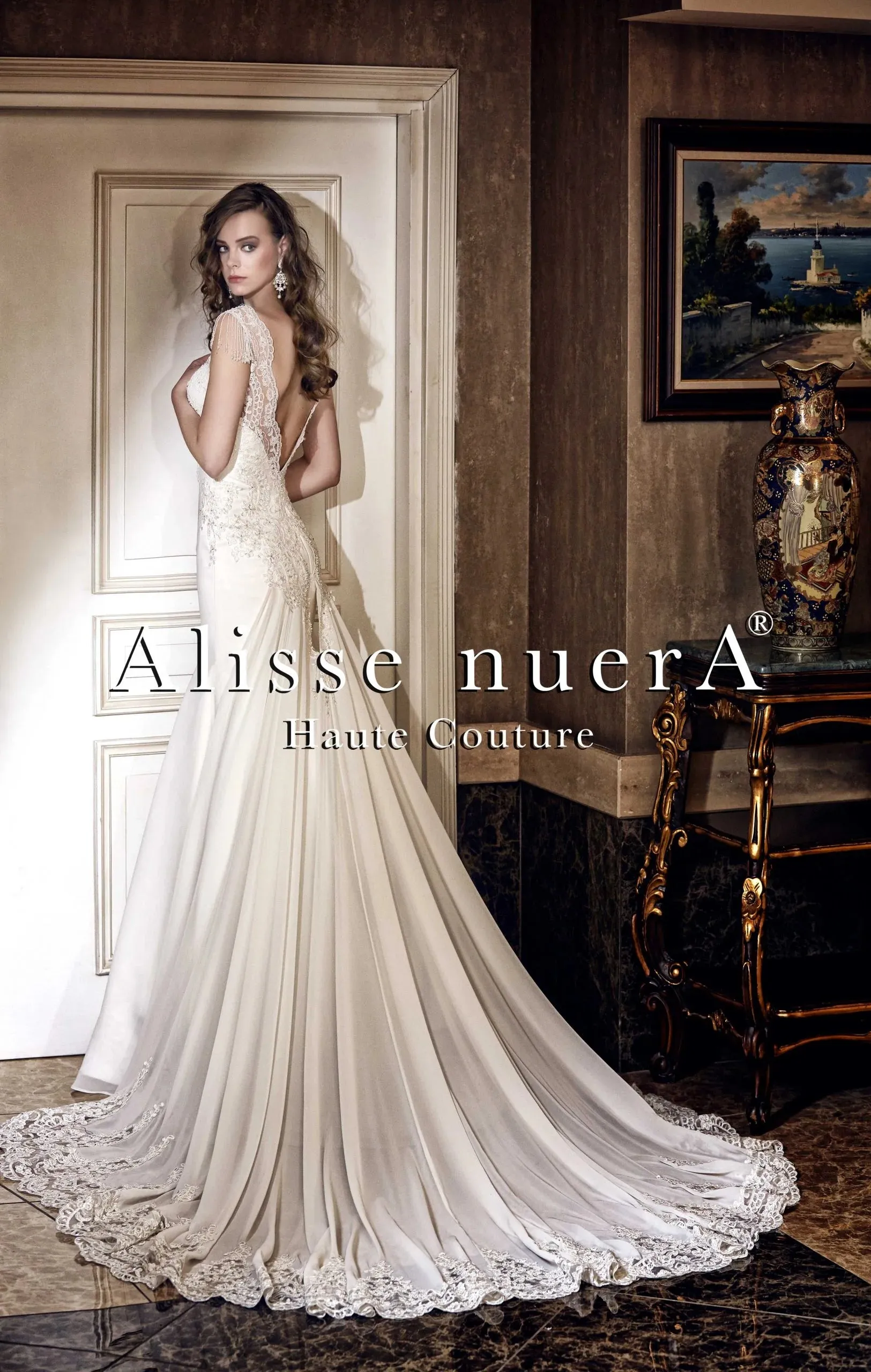Sweetheart Neck Lace Applique Strap Fringe Shoulder Bridal Dress with Chiffon Train
