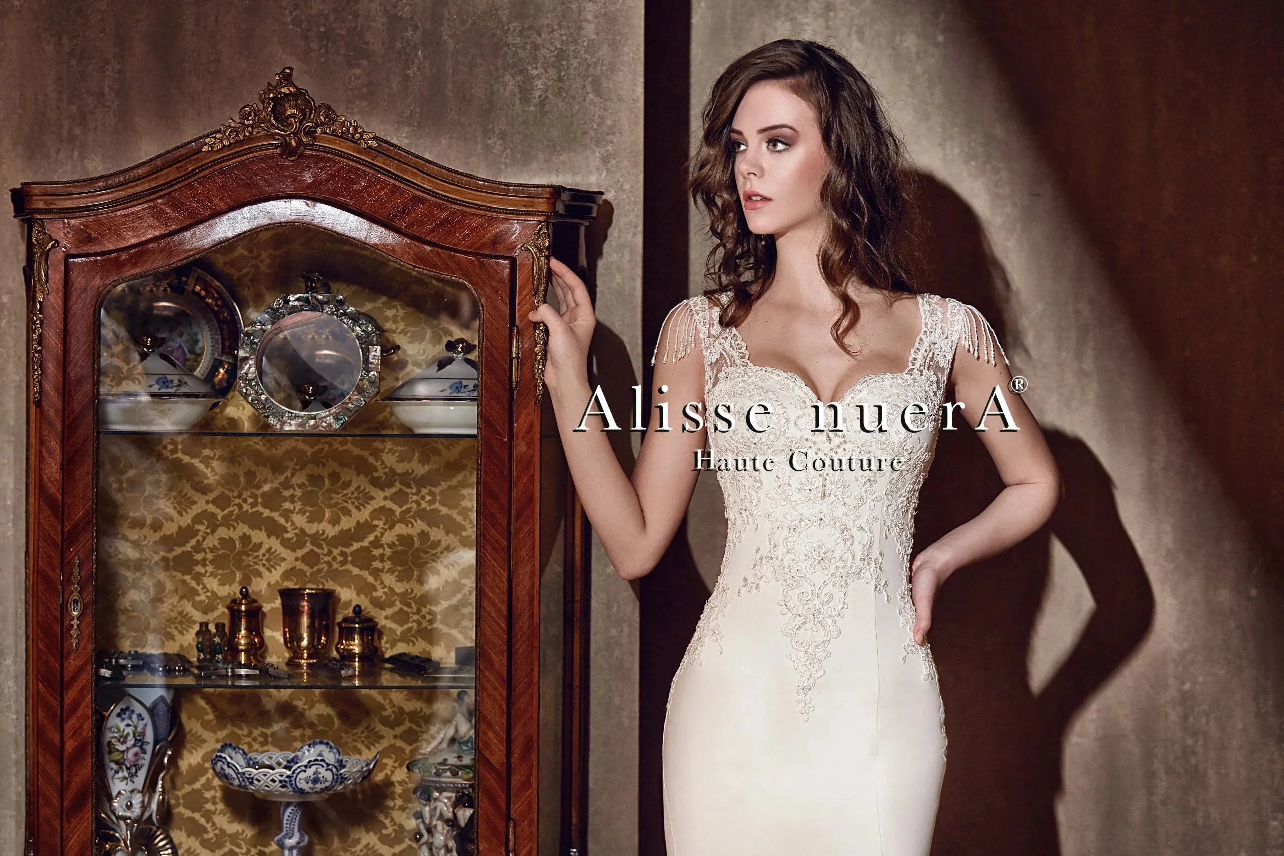 Sweetheart Neck Lace Applique Strap Fringe Shoulder Bridal Dress with Chiffon Train