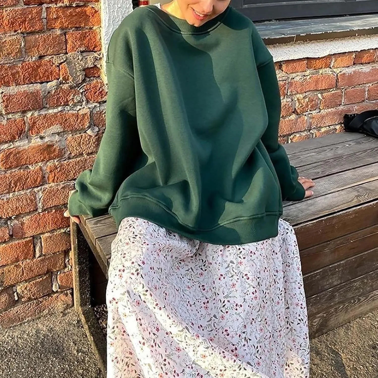 Womens Crew Neck Solid Color Sweatshirts Tops Long Sleeve Casual Pullover Cute Lightweight Loose Tops Fall Winter